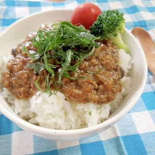 野菜とキノコたっぷり♪キノコのキーマカレー丼